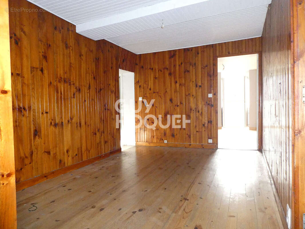 Appartement à LIGNY-LE-CHATEL