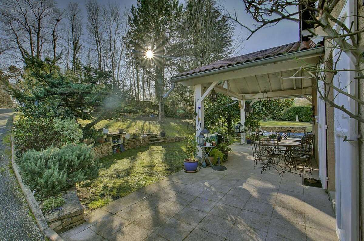 Maison à FONTAINES-SAINT-MARTIN