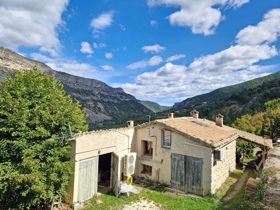 Maison à REMUZAT