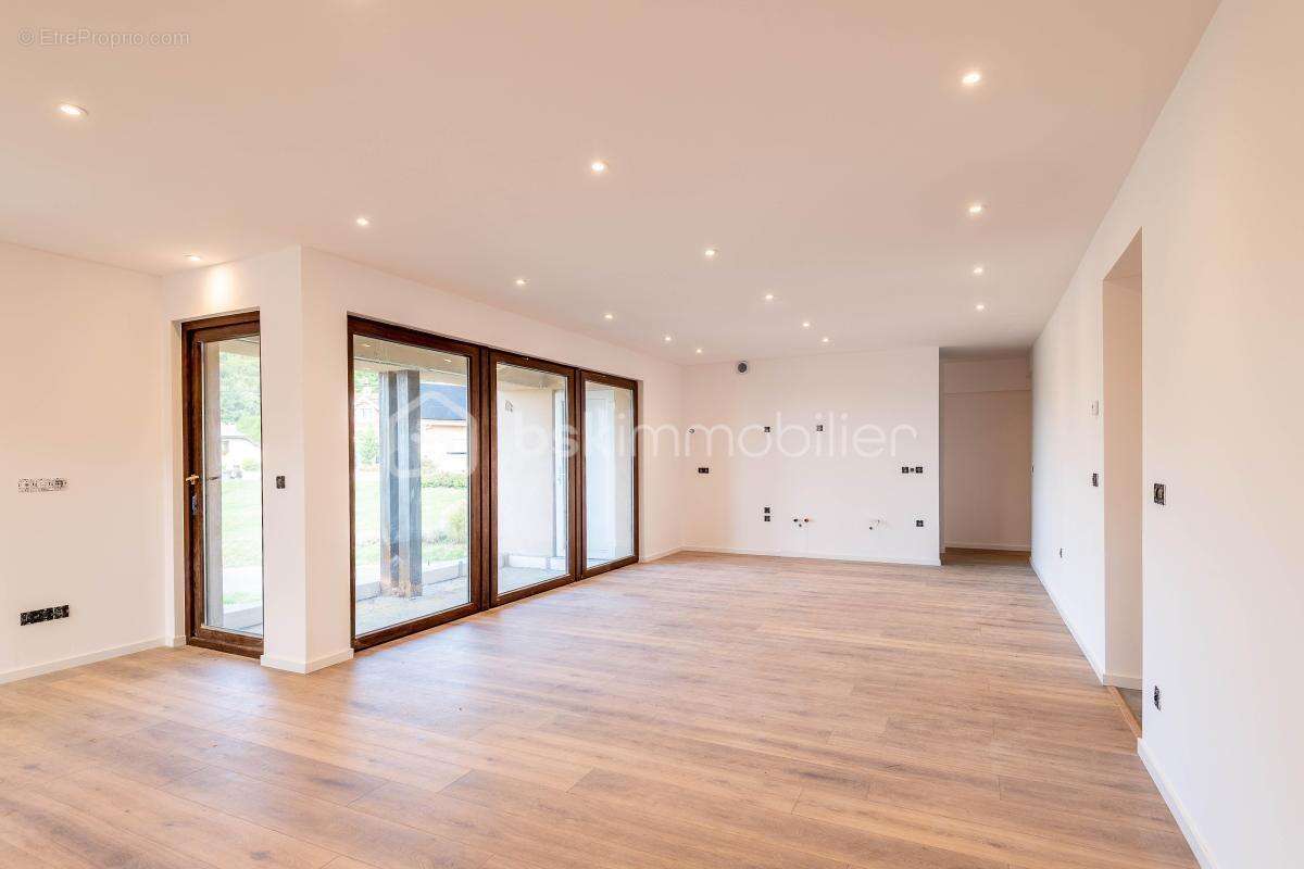 Appartement à PRINGY