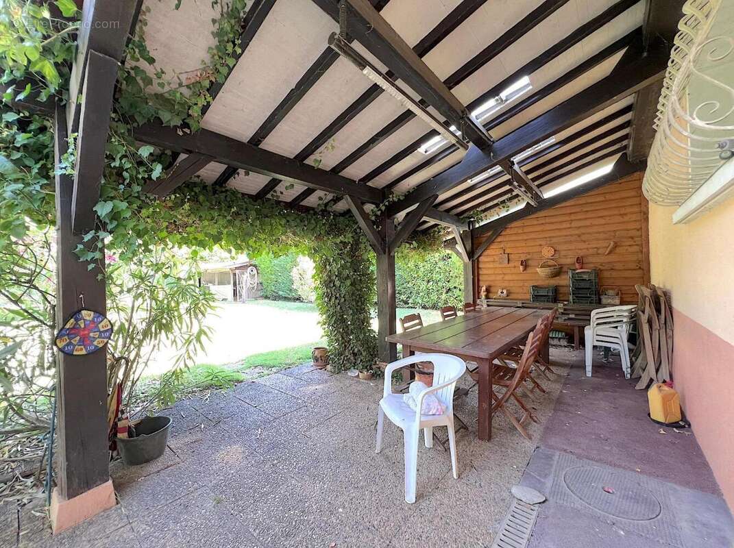   - Maison à VAULX-EN-VELIN