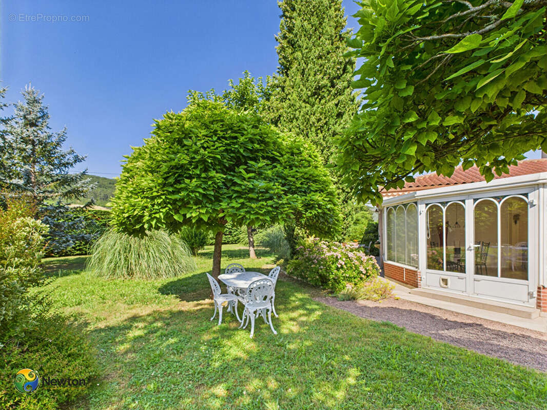 LOT- LUZECH    Superbe propriété, 4 chambres, située dans un grand parc clos avec piscine chauffée. - photo 10