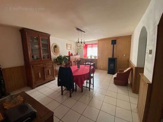 Maison à LA TOUR-D'AUVERGNE