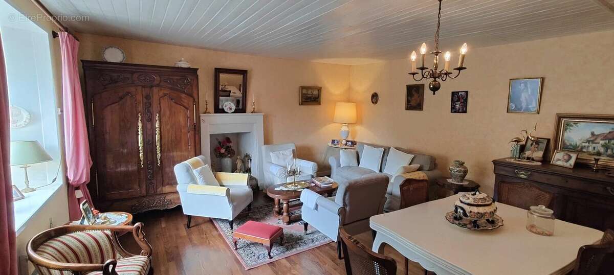 Appartement à CAUREL