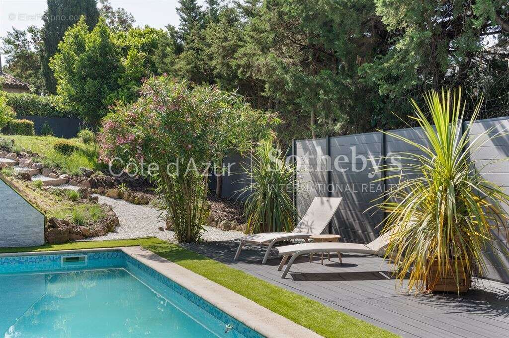 Maison à LES ADRETS-DE-L&#039;ESTEREL