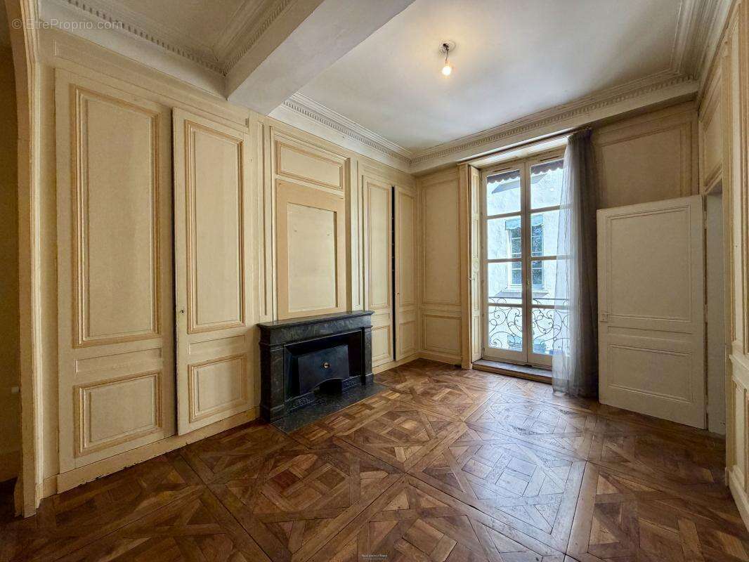 Rue Sergent Blandan - T4 de 92m² - photo 2