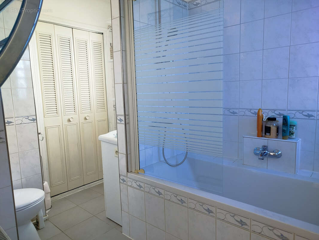 Belle maison familiale de 159 m2 avec piscine sur une parcelle arborée de 2 363 m2 - photo 17