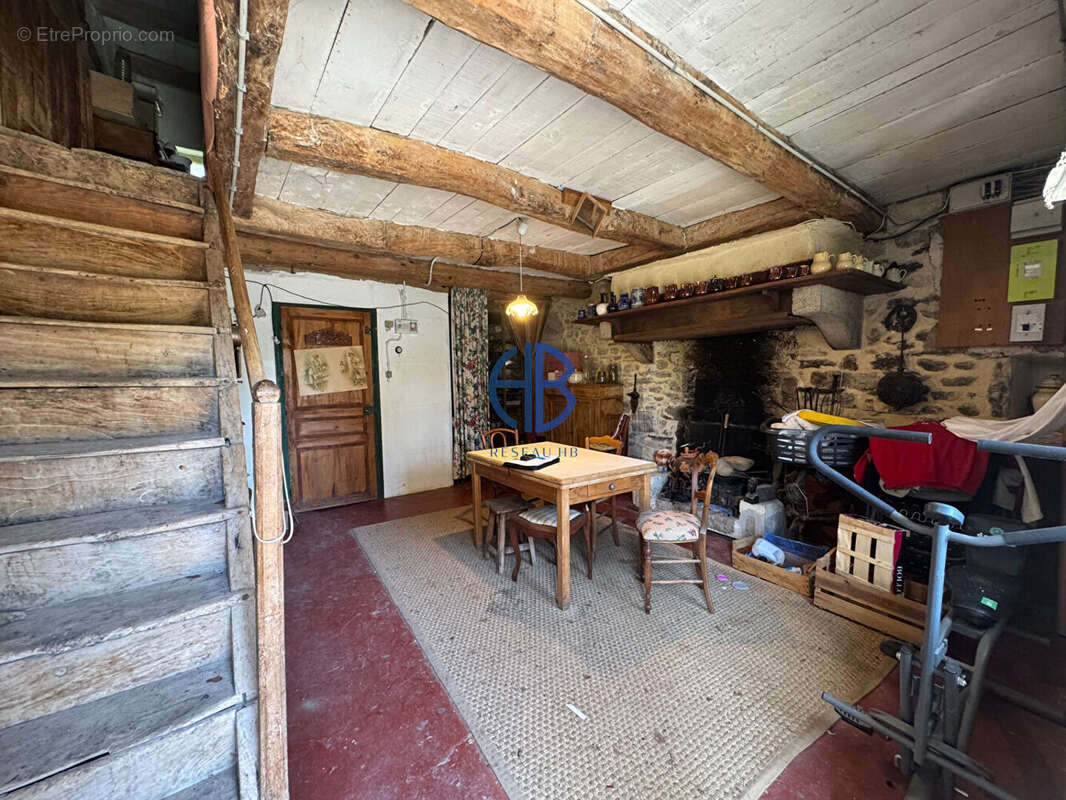 Maison à MONTAGNIEU