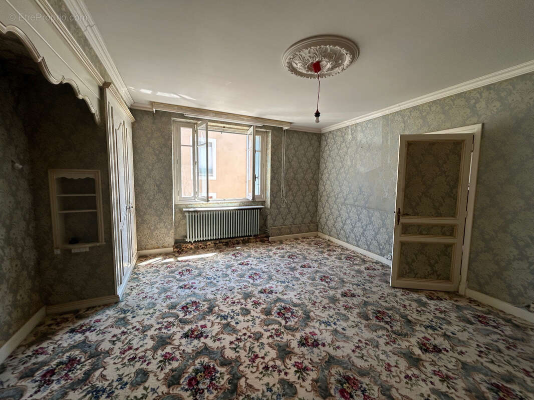 Lavardac centre ville maison sur 2 niveaux 205 m2 + cour - photo 6