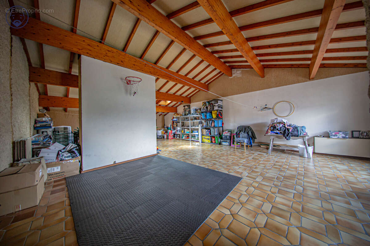 Maison de caractère avec dépendance et nombreuses possibilités d’aménagement - photo 20