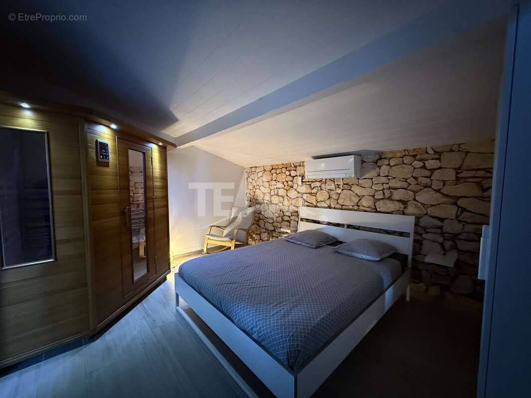 Appartement à VIC-LA-GARDIOLE