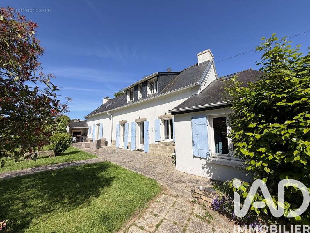 Photo 2 - Maison à CHATEAUNEUF-DU-FAOU