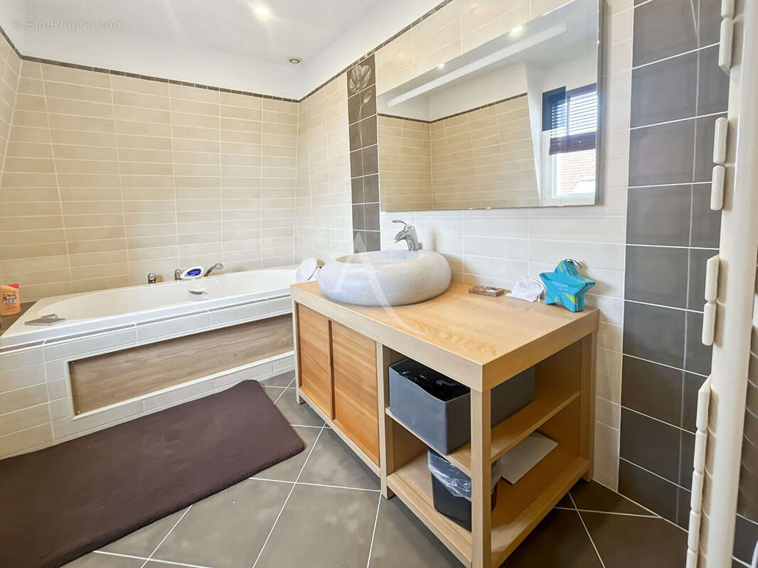 Maison d'exception 214m² ? 5 ch ? Ponton privé ? Port Cergy - photo 15