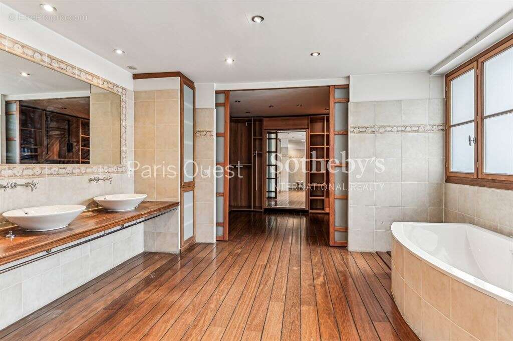 Maison à PARIS-17E