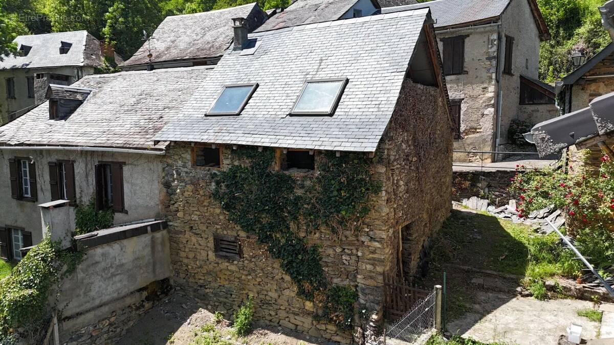 Maison à SAINT-LARY