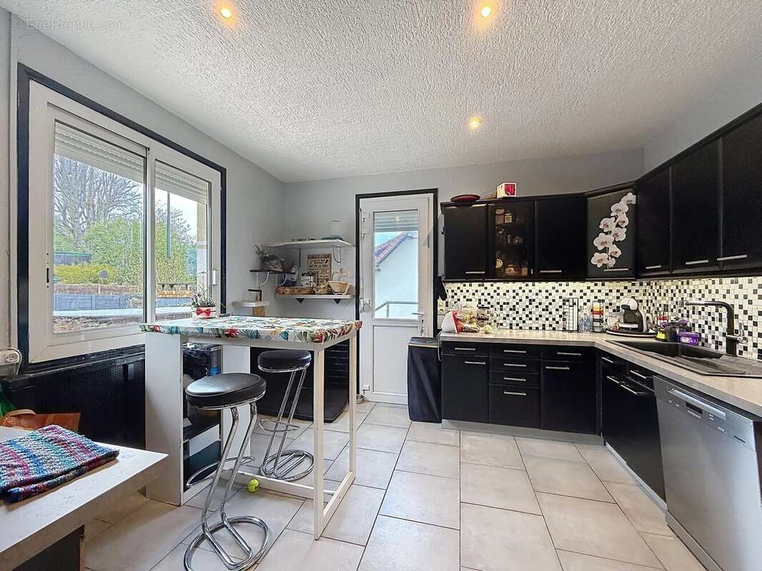 Maison 178 m² à Saint-Arnoult  - photo 9