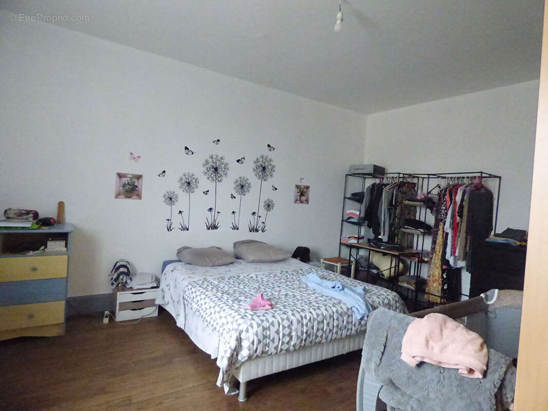 Appartement à SAINT-TRIVIER-DE-COURTES