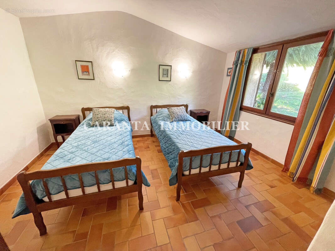 Vente Villa 9 pièces Ste Maxime avec garage et T3 indépendant. - photo 19