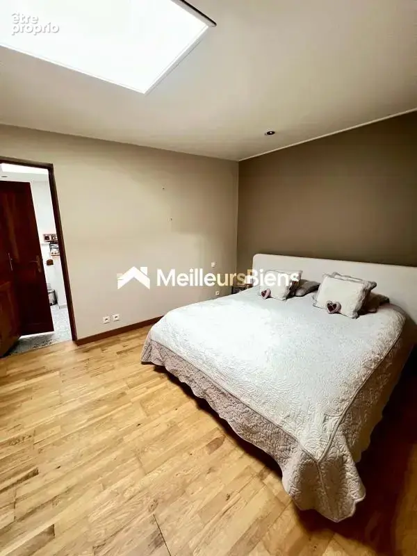 Ensemble immobilier à Montlhéry 370 m² 12 pièces et locaux commerciaux - photo 13