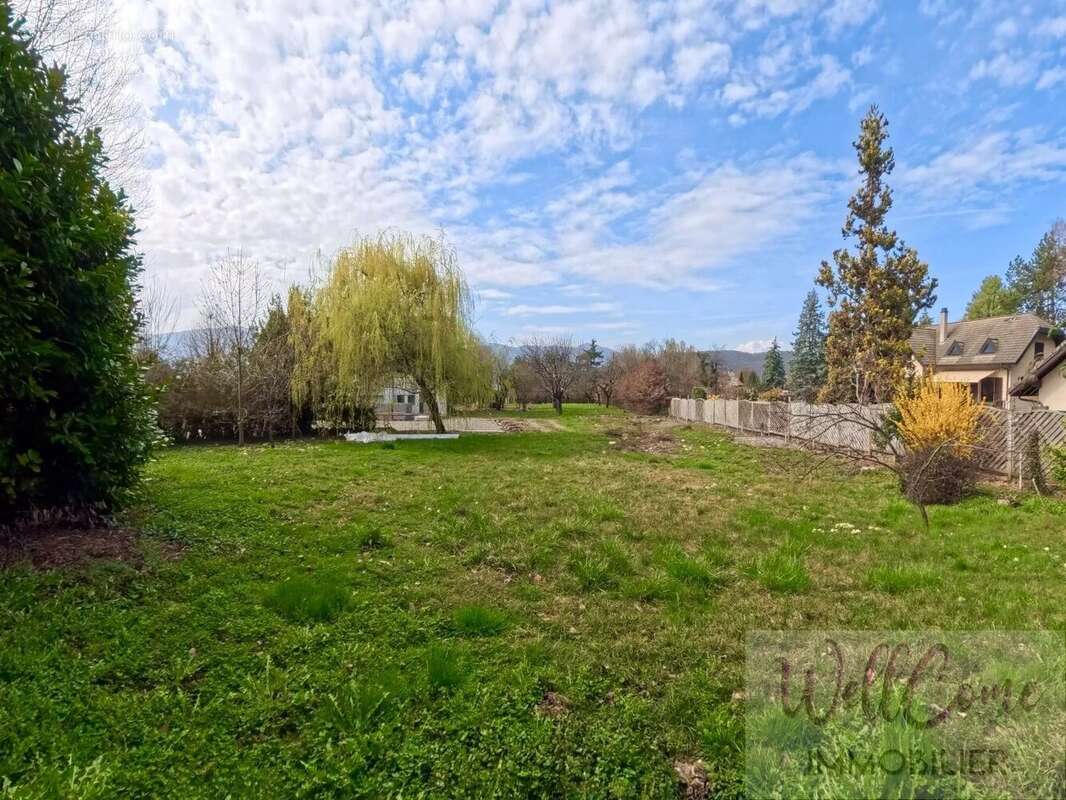 Terrain à GRESY-SUR-AIX