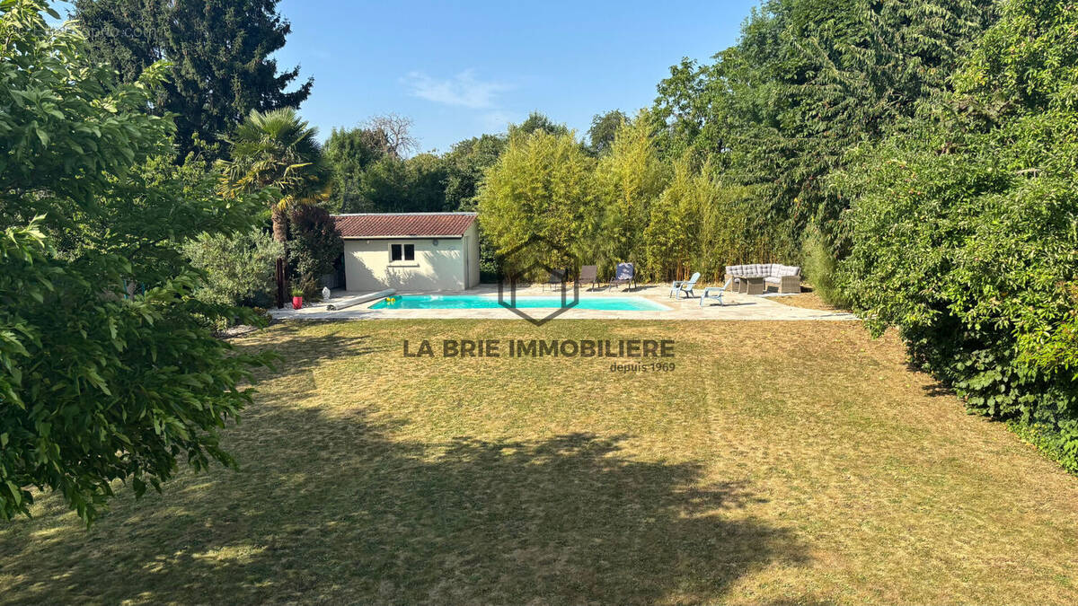 Maison à MANDRES-LES-ROSES