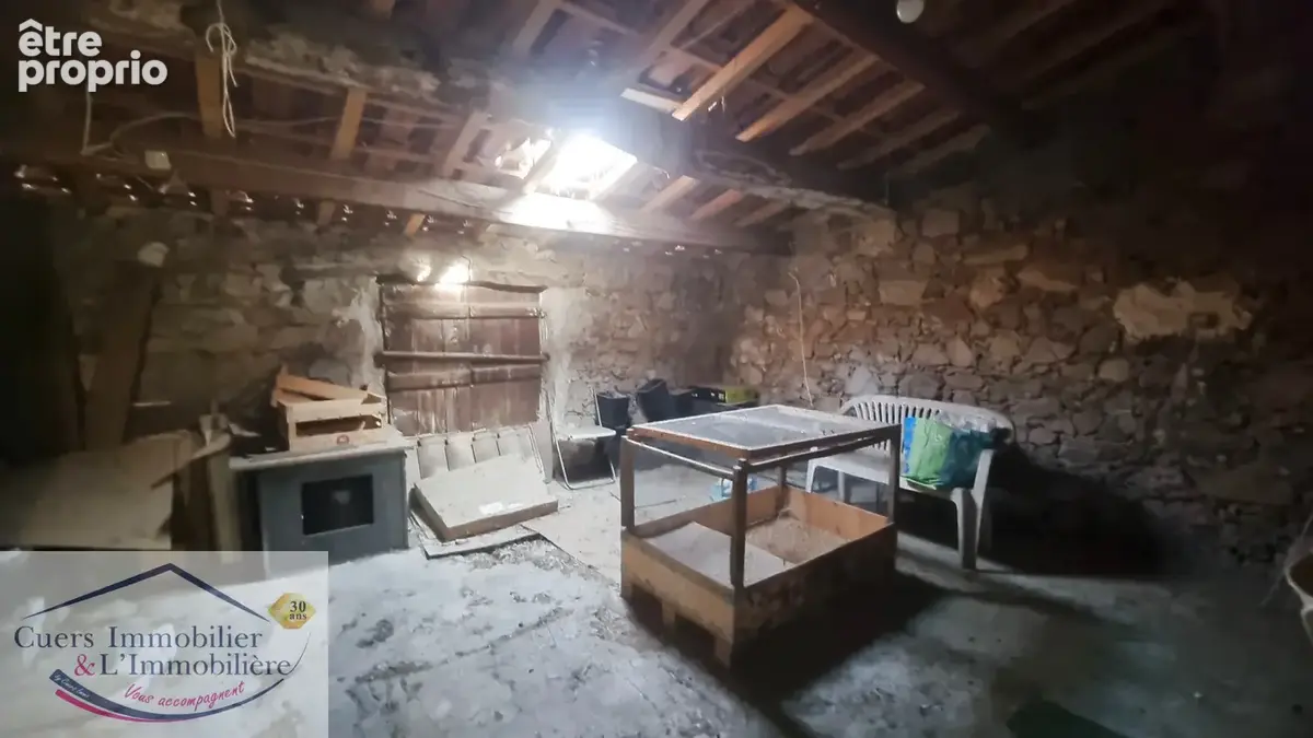 Pierrefeu du var, immeuble de rapport avec deux appartements et un local commercial - photo 10