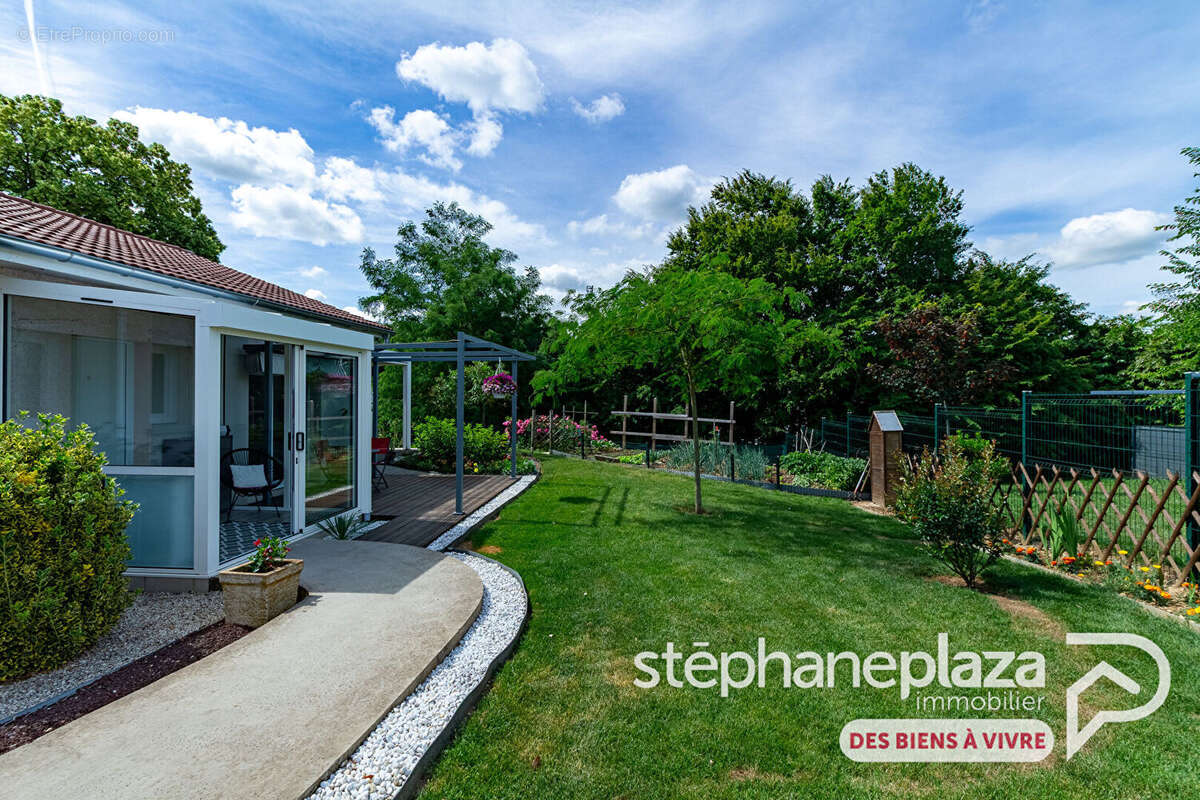 Maison plain-pied de 2018 - 93 m² habitables - 3 chambres - Garage - Terrain de 830m - photo 4