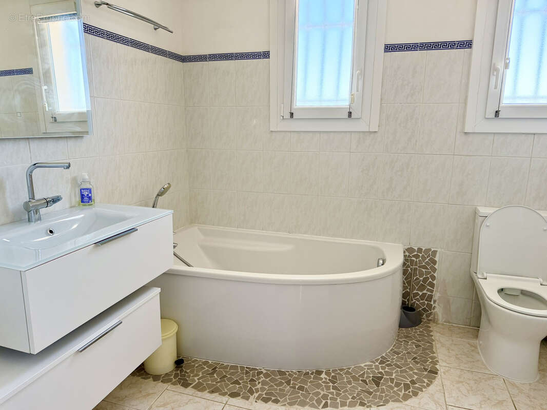 Maison Pérols : 4 chambres, bureau et piscine - photo 10
