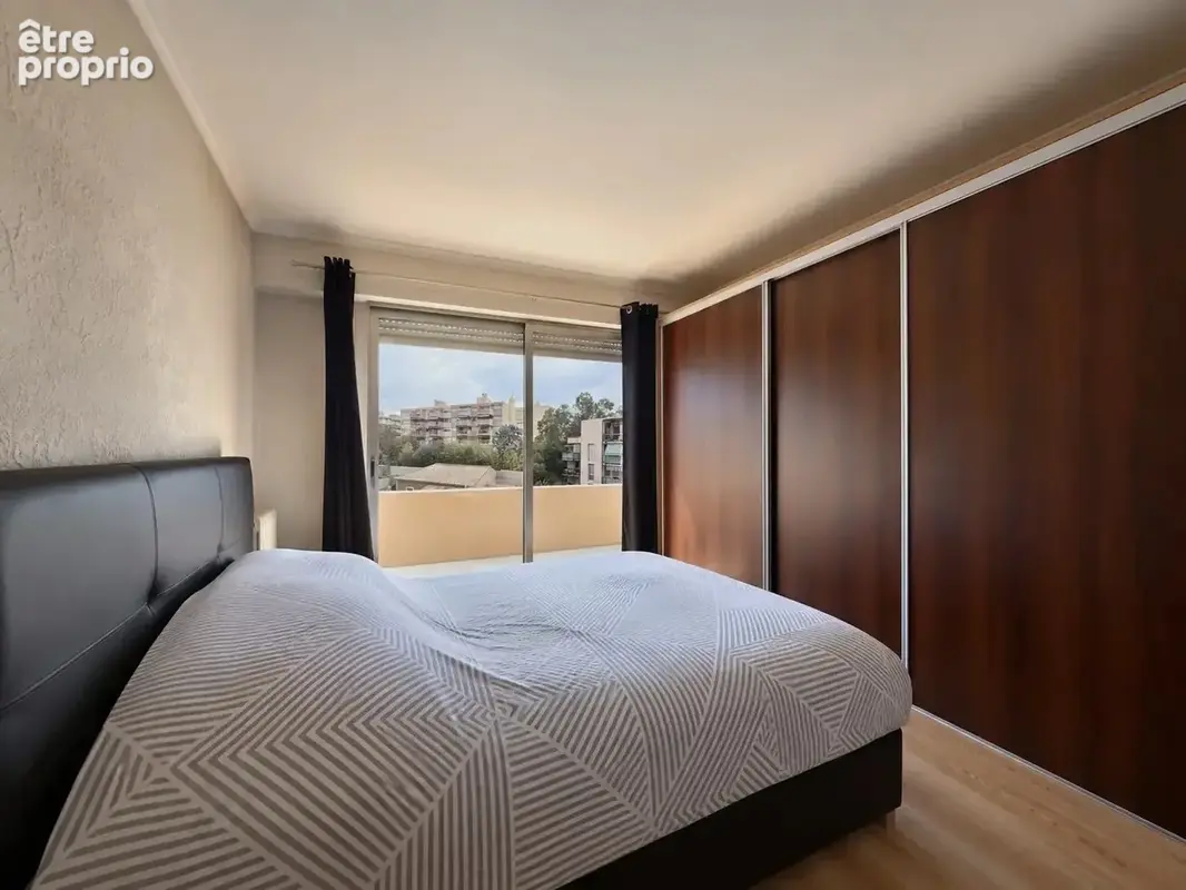 Deux pieces traversant avec terrasse et balcon - photo 5