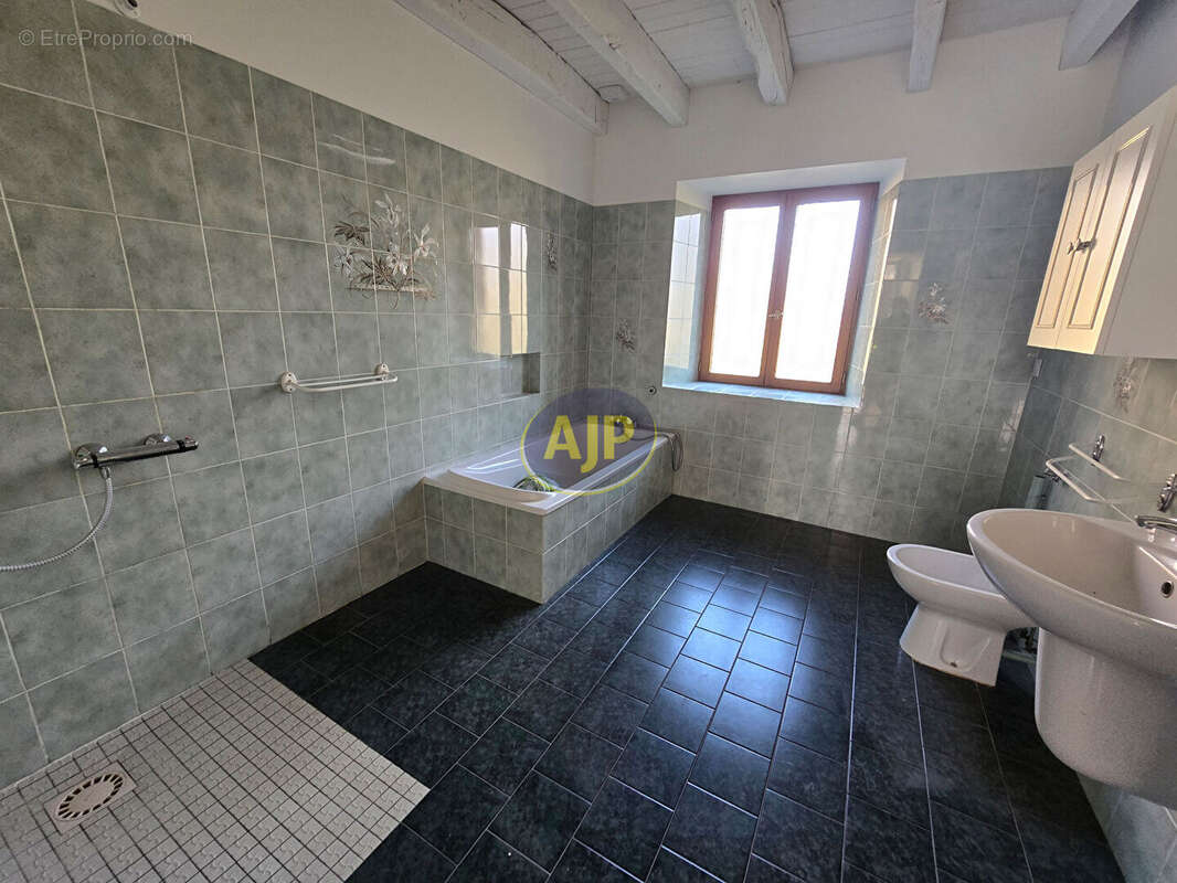 Maison à CONQUEREUIL