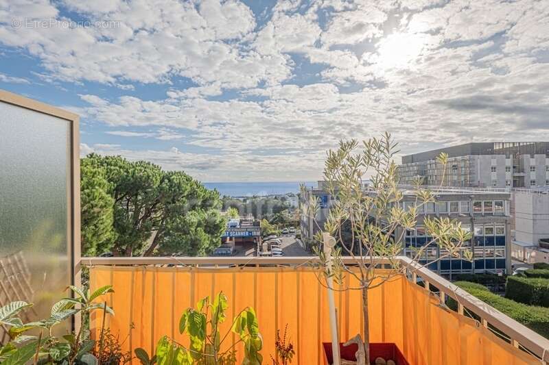 Appartement à SAINT-LAURENT-DU-VAR