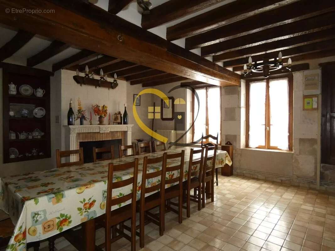 A VENDRE Maison de caractère avec dépendances et grand terrain – Azy - photo 2