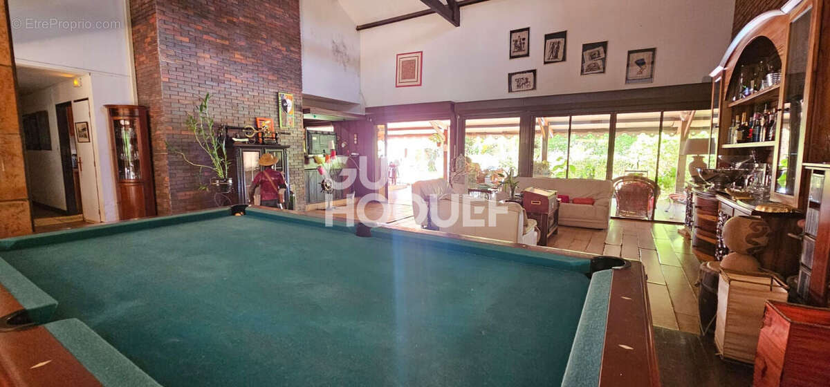 Maison à REMIRE-MONTJOLY