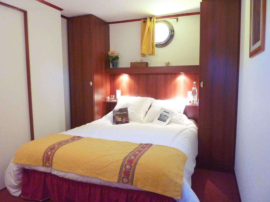 Commerce à AIGUES-MORTES