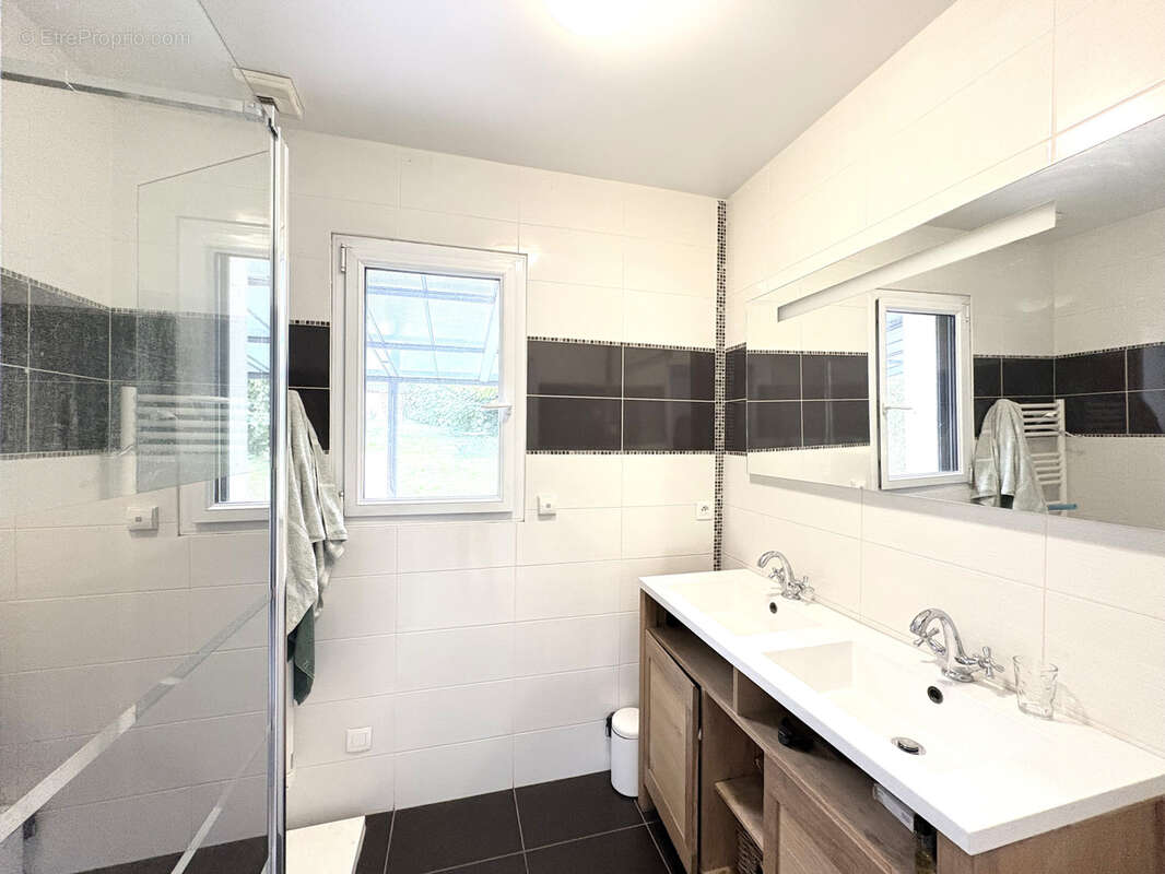 Maison à CHENNEVIERES-SUR-MARNE