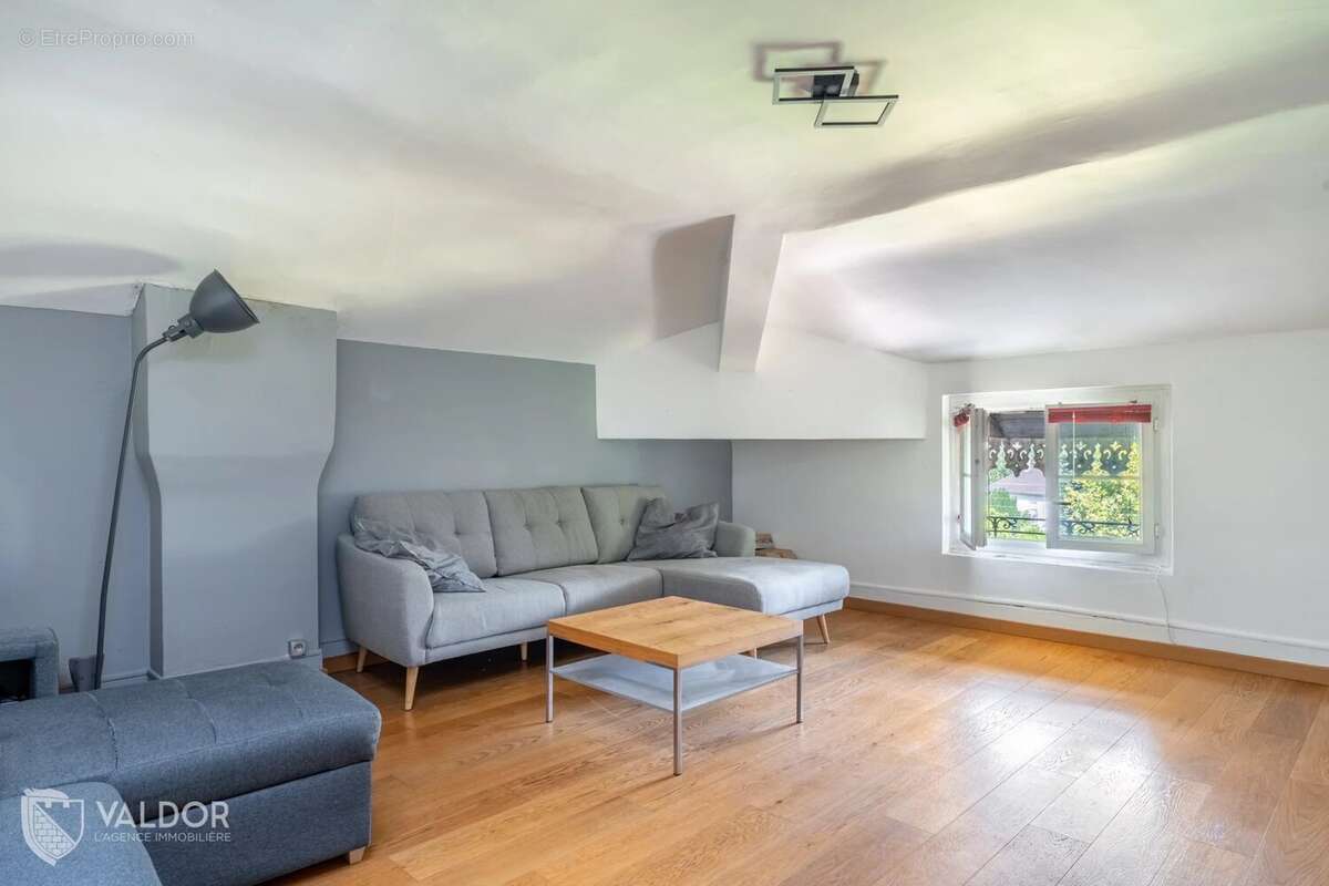 Maison à SATHONAY-CAMP