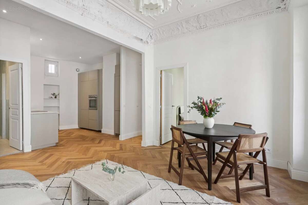 Nice Centre – Élégant appartement bourgeois rénové de 2 à 3 chambres - photo 11