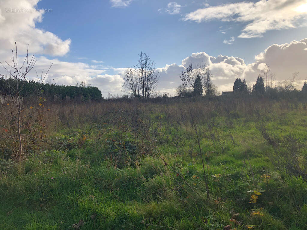 Terrain à MERU