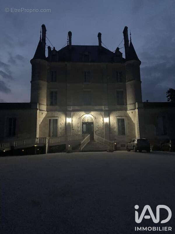 850 m² à Chantonnay  - photo 2