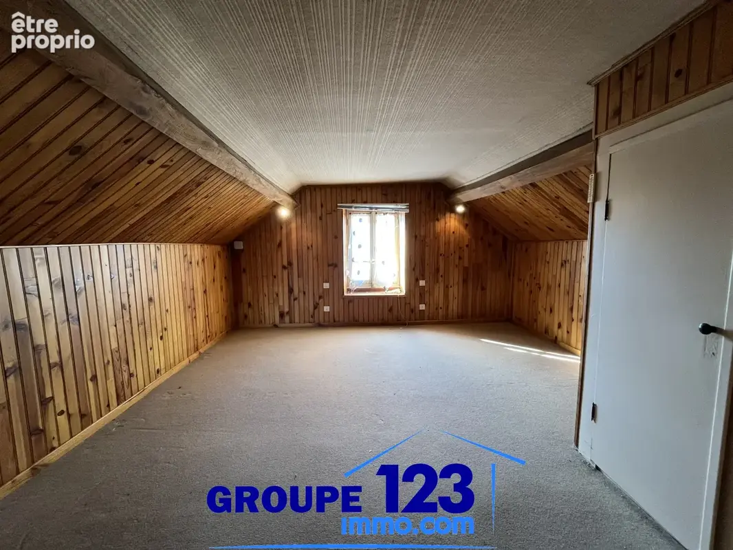 Auxerre - Maison de 81 m2 - T5 - photo 11