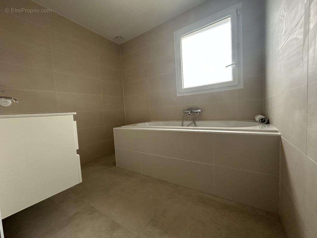 Maison à SAINTE-EULALIE-EN-BORN