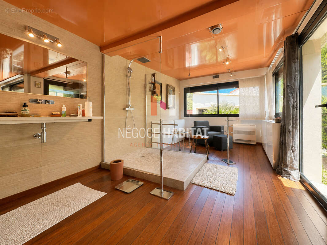 Villa  316 m2 hab. / terrain 1831 m2 - piscine - garage - photo 11