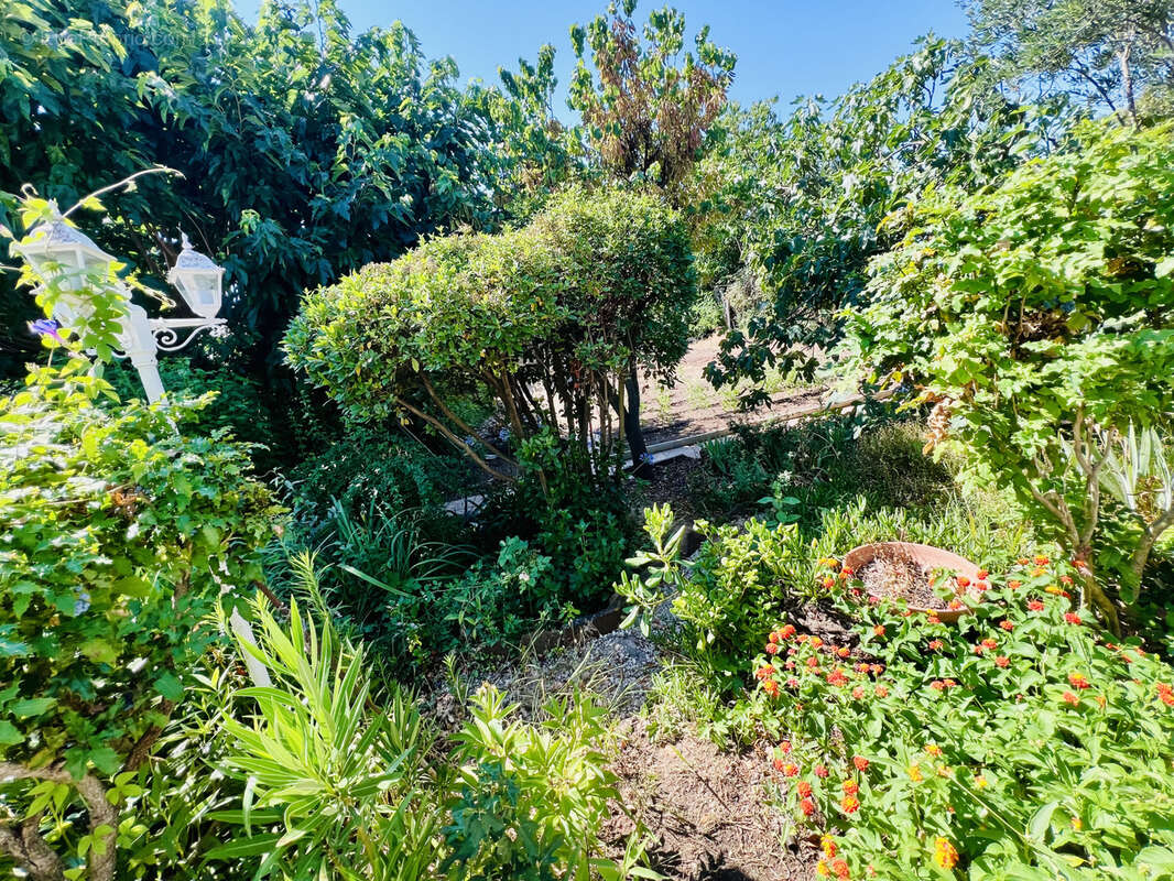 Vente villa 5 pièces de 140m2 avec piscine, garage et terrain de 1 000m2 - photo 20