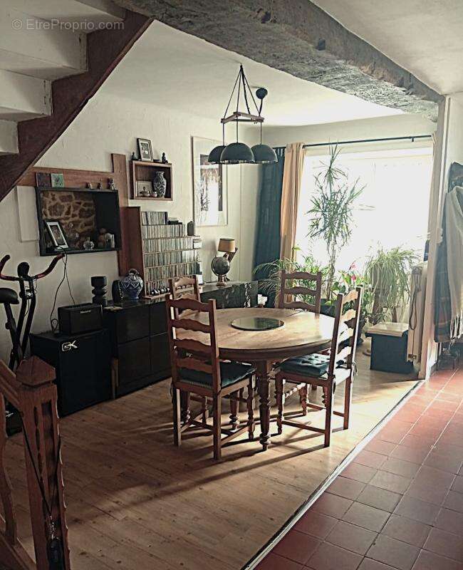 Aubigny-Les Clouzeaux, Maison en pierre dans le bourg 4 chambres avec jardin env. 800 m² - photo 3