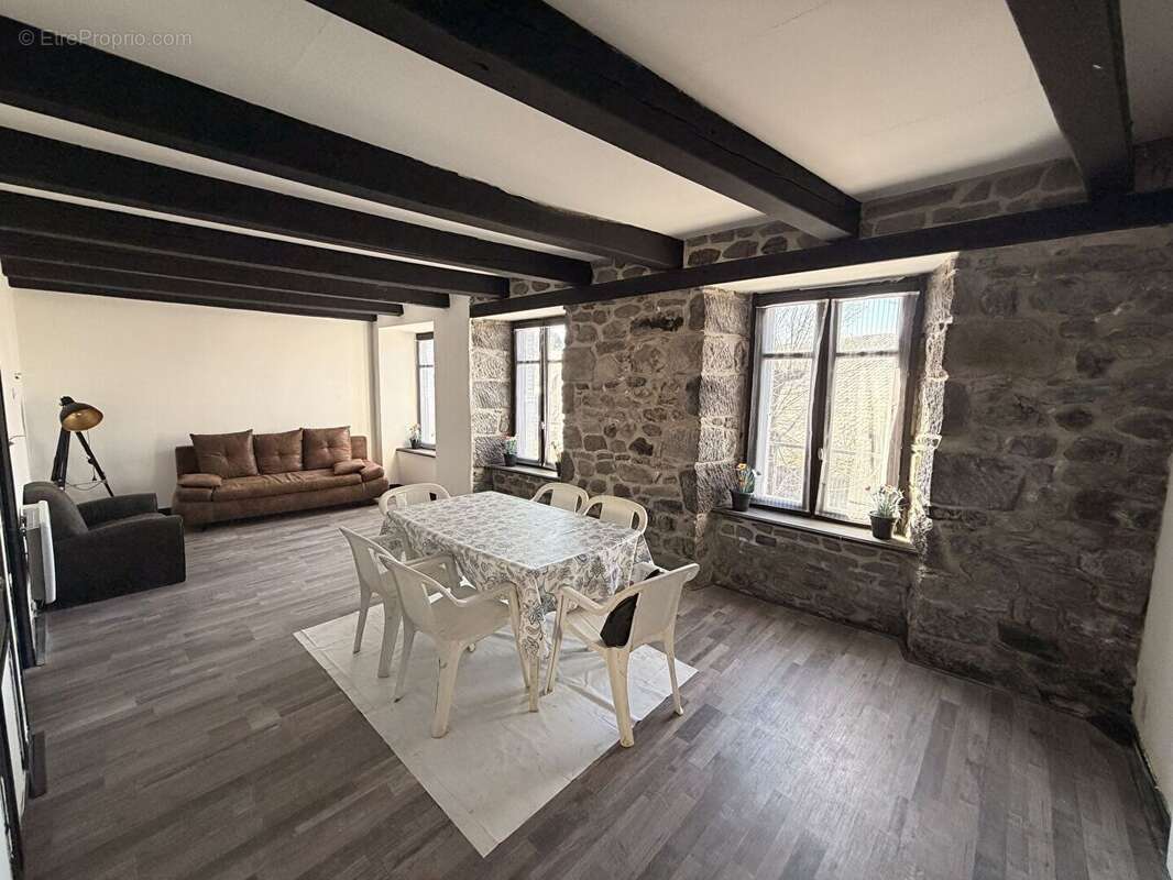 Maison à CEZENS