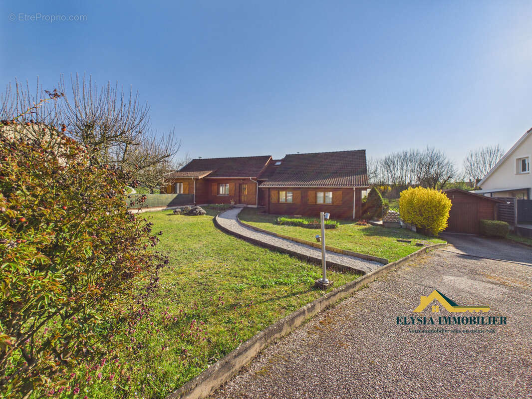 Maison à CHAUDENEY-SUR-MOSELLE
