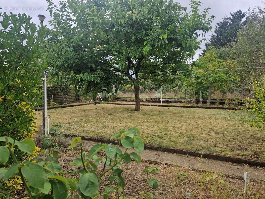 vue arrière - Terrain à REZE