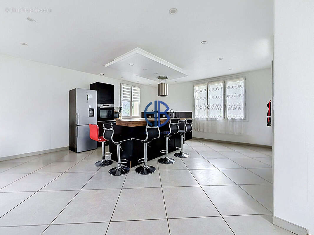 Maison Renage 4 pièce(s) 135 m2 - photo 3