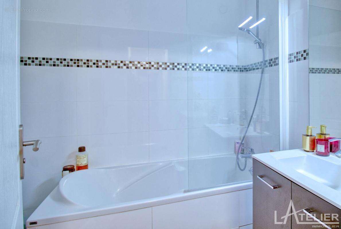 Appartement à LEVALLOIS-PERRET