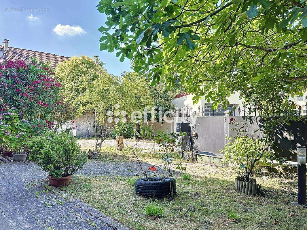 Maison à LE BLANC-MESNIL